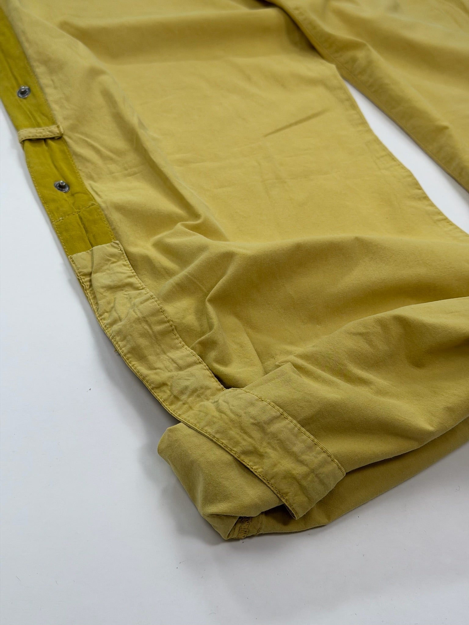 Versatile pants with roll-up legs